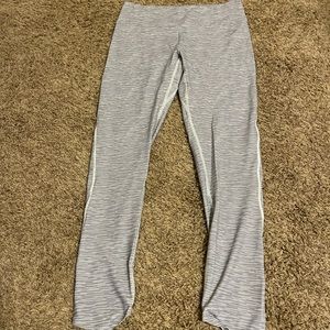 Gray highwaisted gym shark leggings